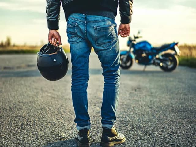 Jaki kask na motorower? Wybierz mądrze dla swojego bezpieczeństwa Jaki kask na motorower? Wybierz mądrze dla swojego bezpieczeństwa
