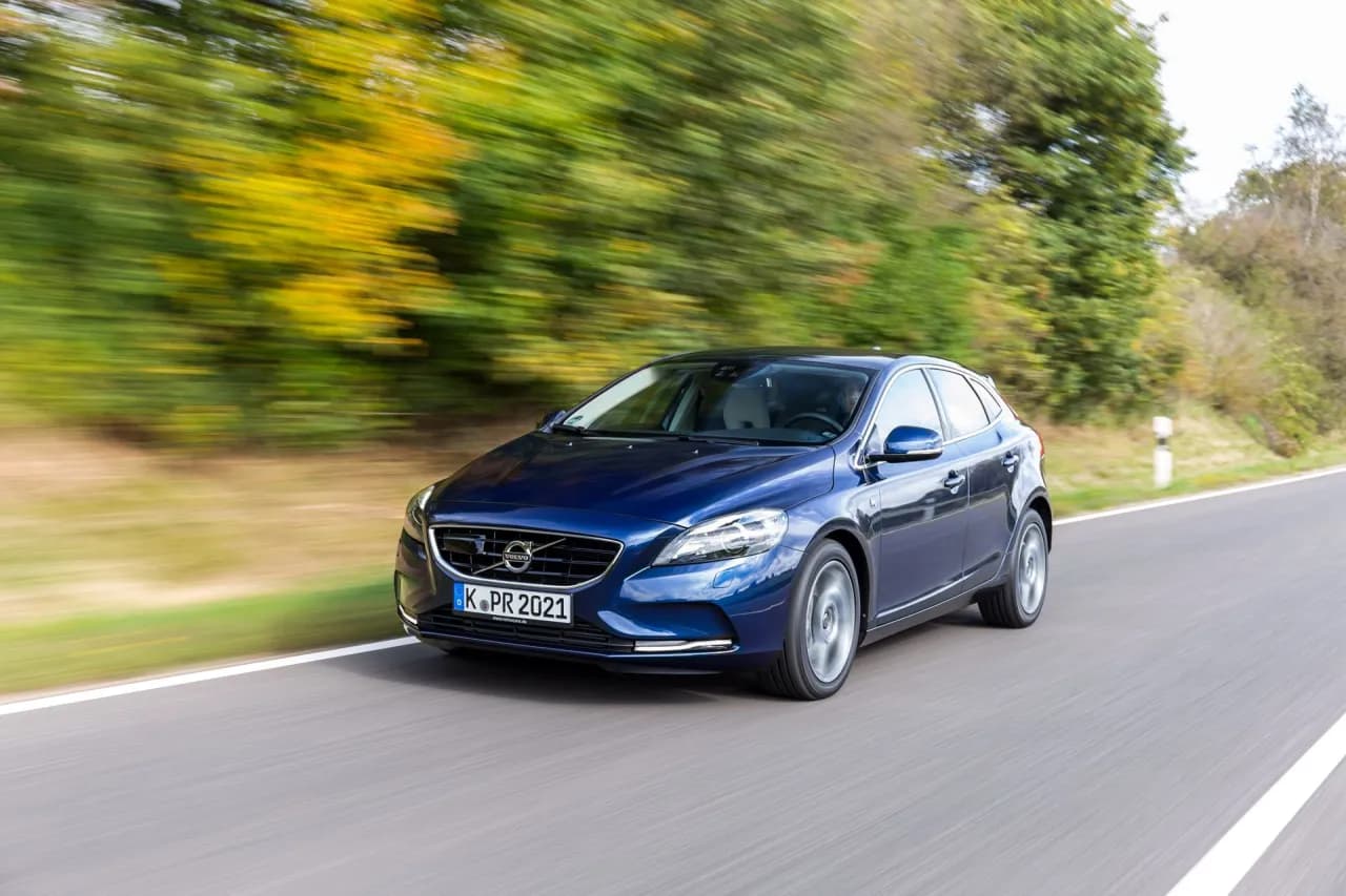 Volvo V40 jaki silnik wybrać? Porównanie opcji i ich zalety Volvo V40 jaki silnik wybrać? Porównanie opcji i ich zalety