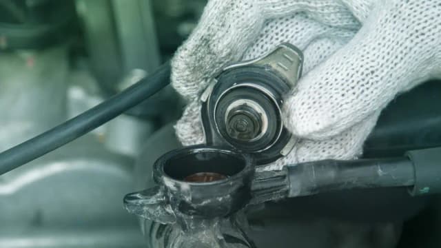 Niedrożna chłodnica objawy: jak rozpoznać problemy z chłodzeniem silnika Niedrożna chłodnica objawy: jak rozpoznać problemy z chłodzeniem silnika