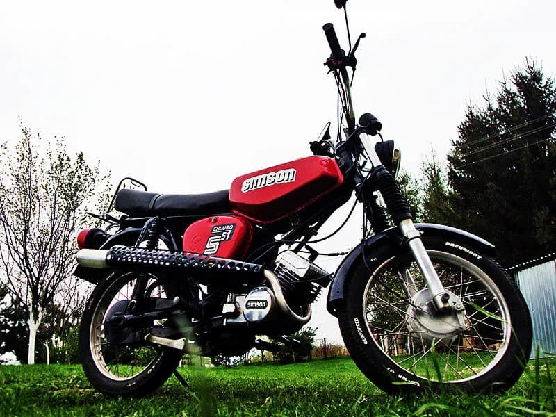Ile kosztuje motorower? Odkryj ceny i modele, które warto znać Ile kosztuje motorower? Odkryj ceny i modele, które warto znać